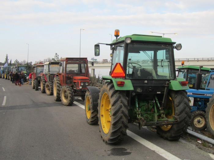 oi-agrotes-antapantoun-ston-prothypourgo-gia-to-dialogo-14653