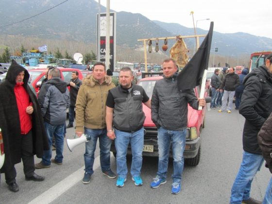 Αποστολή: Φωτορεπορτάζ και βίντεο από τα μπλόκα της Θεσσαλίας (Τέμπη – Νίκαια)