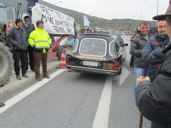 Αποστολή: Φωτορεπορτάζ και βίντεο από τα μπλόκα της Θεσσαλίας (Τέμπη – Νίκαια)