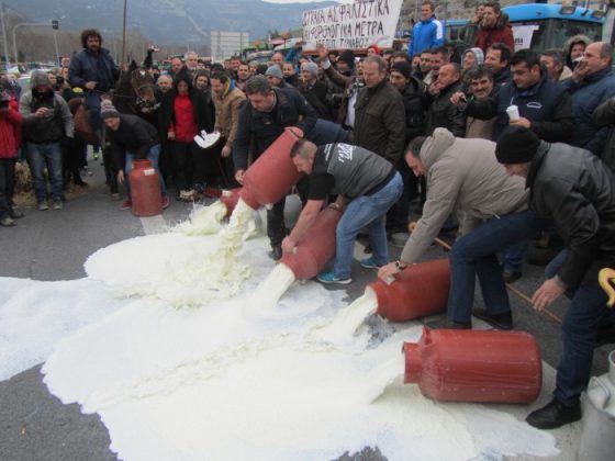 Αποστολή: Φωτορεπορτάζ και βίντεο από τα μπλόκα της Θεσσαλίας (Τέμπη – Νίκαια)