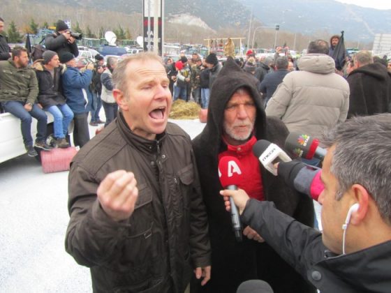 Αποστολή: Φωτορεπορτάζ και βίντεο από τα μπλόκα της Θεσσαλίας (Τέμπη – Νίκαια)