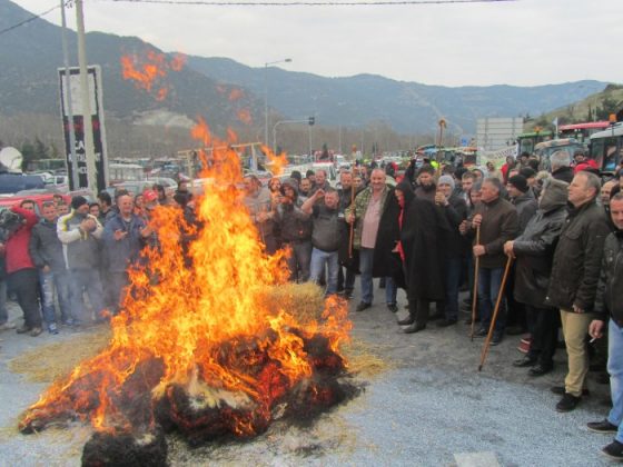 Αποστολή: Φωτορεπορτάζ και βίντεο από τα μπλόκα της Θεσσαλίας (Τέμπη – Νίκαια)