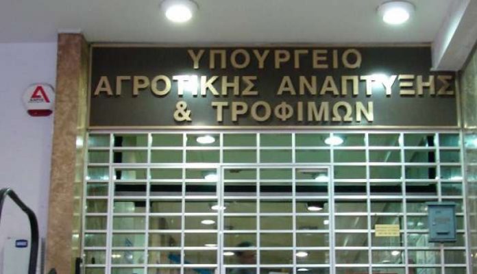 Άγονο το έδαφος στην πλατεία Βάθης