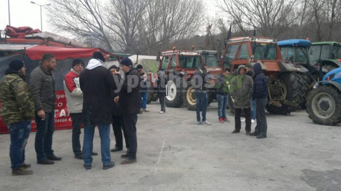 Στον Προμαχώνα χτυπάει η καρδιά των αγροτικών κινητοποιήσεων στη Β. Ελλάδα. Συμβολικό αποκλεισμός του τελωνίου Στον Προμαχώνα χτυπάει η καρδιά των αγροτικών κινητοποιήσεων στη Β. Ελλάδα. Συμβολικό αποκλεισμός του τελωνίου