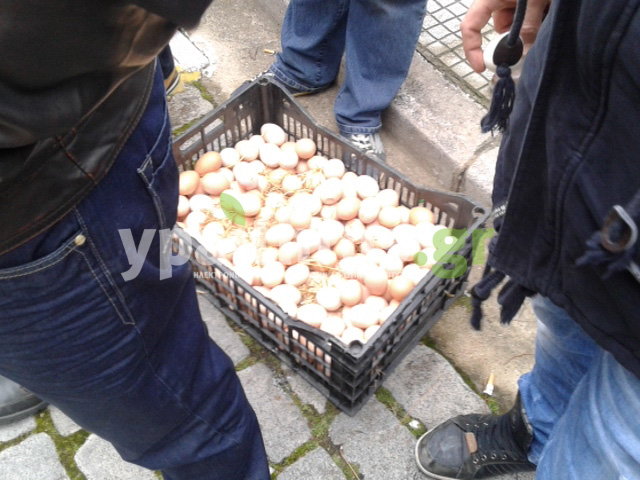 ΜΑΤ, δακρυγόνα και σοβαρά επεισόδια με την άφιξη Αποστόλου στην Κομοτηνή! 