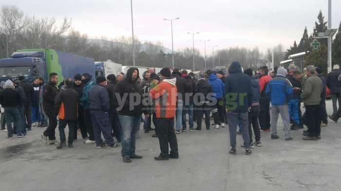 sklirainoun-ti-stasi-tous-oi-agrotes-tou-promachona-12667