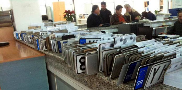 Παράταση για τέλη και πινακίδες έως τις 8 Ιανουαρίου Παράταση για τέλη και πινακίδες έως τις 8 Ιανουαρίου