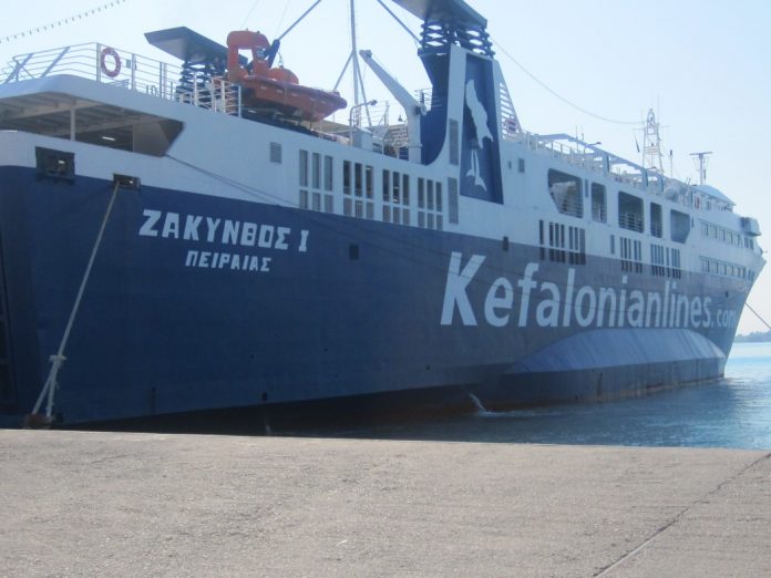 Πρόσκρουση του πλοίου «Ζάκυνθος Ι» στο λιμάνι της Κυλλήνης. Δεν αναφέρθηκαν τραυματισμοί Πρόσκρουση του πλοίου «Ζάκυνθος Ι» στο λιμάνι της Κυλλήνης. Δεν αναφέρθηκαν τραυματισμοί