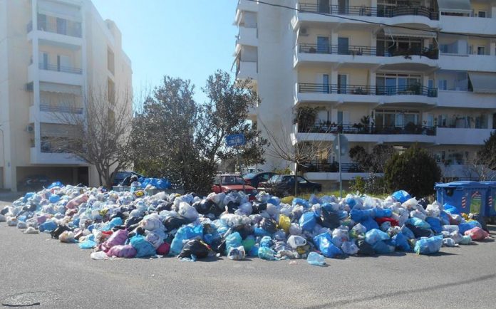 Στο ΧΥΤΑ Θηβών 1.500 τόνοι σκουπίδια από τον Πύργο Στο ΧΥΤΑ Θηβών 1.500 τόνοι σκουπίδια από τον Πύργο