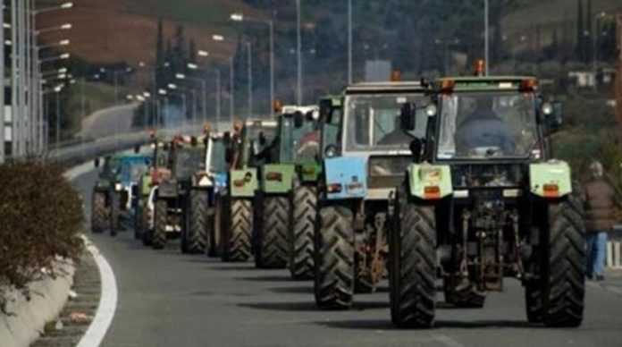 Υπέρ των μπλόκων στη σύσκεψη της Επιτροπής Αγώνα και οι Λαρισαίοι Υπέρ των μπλόκων στη σύσκεψη της Επιτροπής Αγώνα και οι Λαρισαίοι