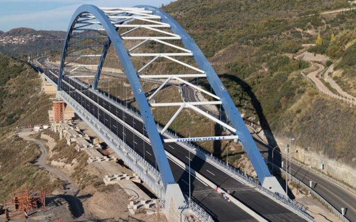 Σε περίπου 10 ημέρες παραδίδεται η γέφυρα της Τσακώνας Σε περίπου 10 ημέρες παραδίδεται η γέφυρα της Τσακώνας