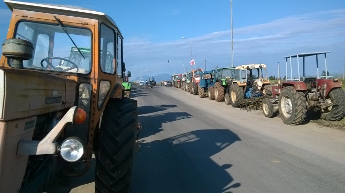 stous-dromous-kai-oi-agrotes-stis-erythres-attikis-15028