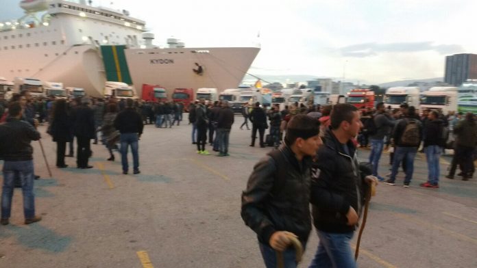 Έτοιμοι οι αγρότες της Κρήτης για το συλλαλητήριο της Τετάρτης στην Αθήνα Έτοιμοι οι αγρότες της Κρήτης για το συλλαλητήριο της Τετάρτης στην Αθήνα