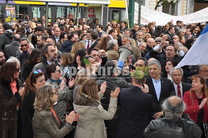 Οι γραβάτες… άδουν!