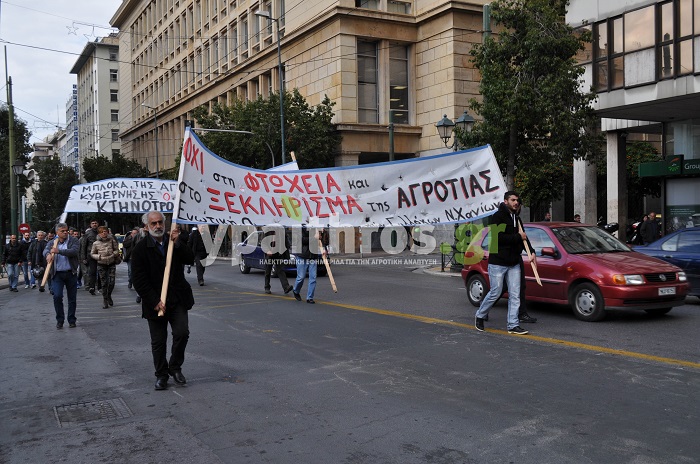 Οι πρώτες αφίξεις στο Σύνταγμα