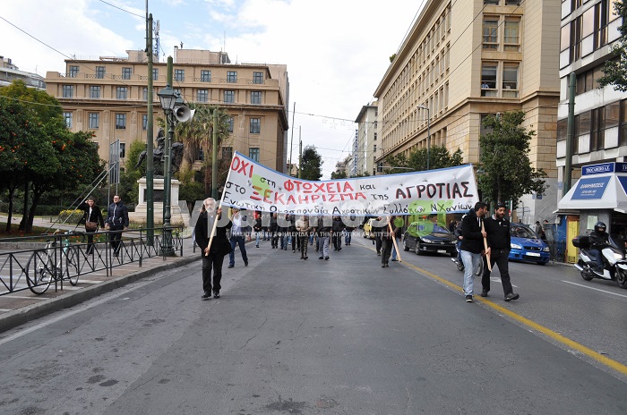 Οι πρώτες αφίξεις στο Σύνταγμα