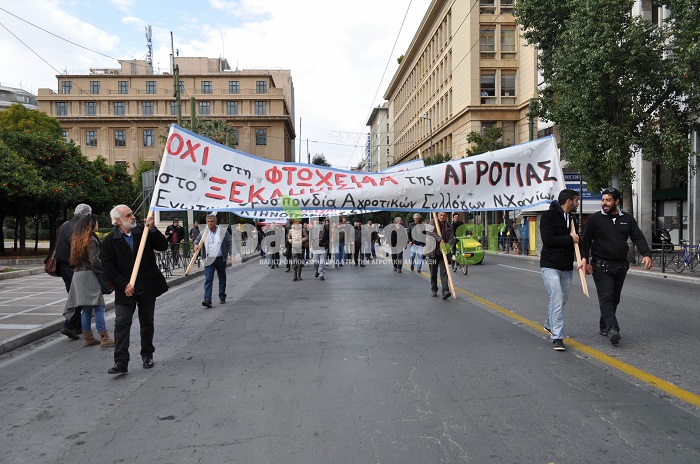 Οι πρώτες αφίξεις στο Σύνταγμα