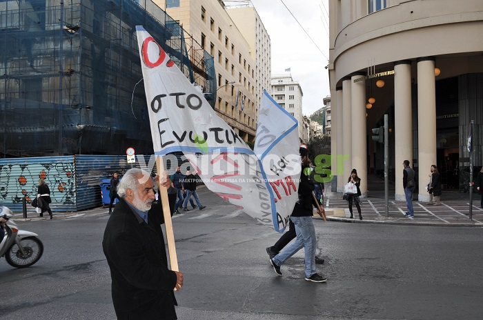 Οι πρώτες αφίξεις στο Σύνταγμα