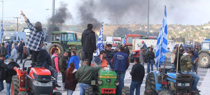 agrotes-egklovisan-vouleftes-tou-syriza-sto-aerodromio-tis-alexandroupolis-17179
