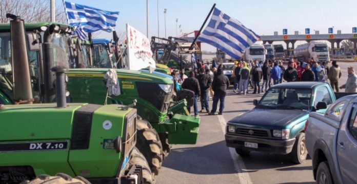 Αγρότες από την Αχαΐα, την Ηλεία και την Αιτωλοακαρνανία μεταβαίνουν στην Αθήνα με λεωφορεία και αυτοκίνητα