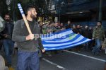 Στο Σύνταγμα έχουν εδώ και ώρα αγρότες μαζί με τα τρακτέρ, τα οποία έχουν παρατάξει μπροστά από τη Βουλή.