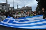 Στο Σύνταγμα έχουν εδώ και ώρα αγρότες μαζί με τα τρακτέρ, τα οποία έχουν παρατάξει μπροστά από τη Βουλή.