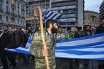 Στο Σύνταγμα έχουν εδώ και ώρα αγρότες μαζί με τα τρακτέρ, τα οποία έχουν παρατάξει μπροστά από τη Βουλή.