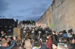 Στο Σύνταγμα έχουν εδώ και ώρα αγρότες μαζί με τα τρακτέρ, τα οποία έχουν παρατάξει μπροστά από τη Βουλή.
