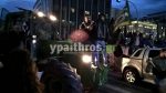 Στο Σύνταγμα έχουν εδώ και ώρα αγρότες μαζί με τα τρακτέρ, τα οποία έχουν παρατάξει μπροστά από τη Βουλή.