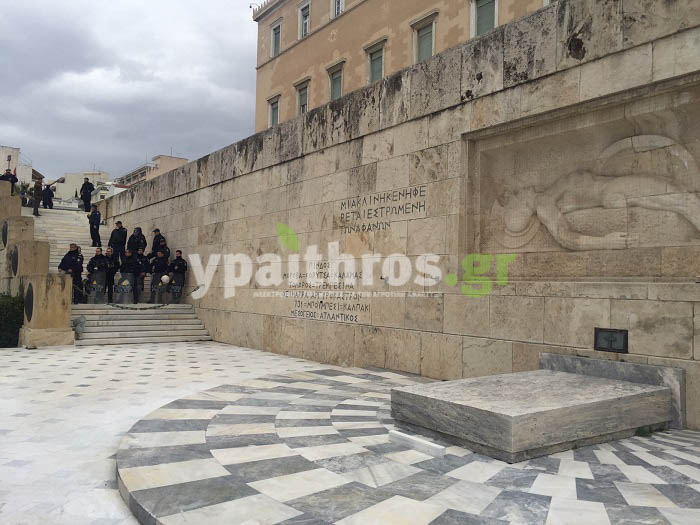 Γεμίζει το Σύνταγμα