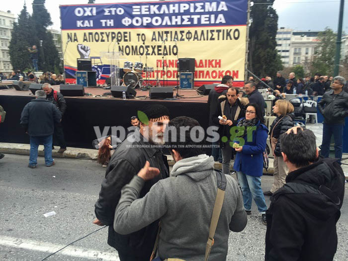 Γεμίζει το Σύνταγμα