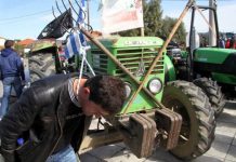 Συνεχίζουν με αποκλεισμούς εθνικών οδών οι αγρότες Αιτωλοακαρνανίας, Αχαΐας και Ηλείας