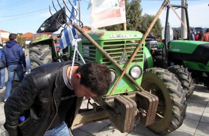 Συνεχίζουν με αποκλεισμούς εθνικών οδών οι αγρότες Αιτωλοακαρνανίας, Αχαΐας και Ηλείας Συνεχίζουν με αποκλεισμούς εθνικών οδών οι αγρότες Αιτωλοακαρνανίας, Αχαΐας και Ηλείας
