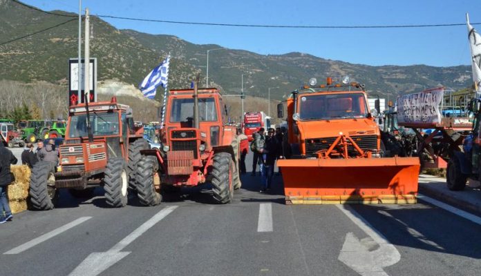 Σκληραίνουν τη στάση τους οι αγρότες, μετά την κυβερνητική άρνηση για διυπουργική συνάντηση