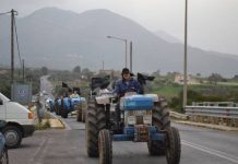 Ηλεία: Αγρότες απέκλεισαν την εθνική οδό Πατρών - Πύργου στο ύψος της Αμαλιάδας