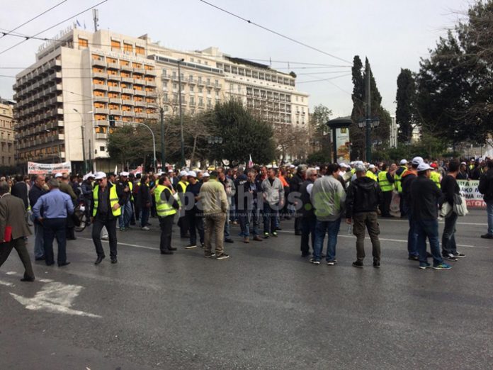 Διαμαρτυρία λιμενεργατών στην Αθήνα Διαμαρτυρία λιμενεργατών στην Αθήνα