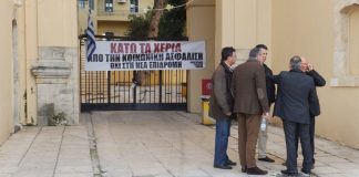 Χανιά: Κινητοποίηση των δικηγόρων έξω από το δικαστικό μέγαρο της πόλης