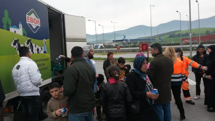 Η ΕΒΟΛ κοντά στους μετανάστες Η ΕΒΟΛ κοντά στους μετανάστες