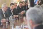 Ξεκίνησε η συνάντηση Τσίπρα κι αγροτών, εκτός Μαξίμου το Πανελλαδικό (συνεχής ενημέρωση, φωτορεπορτάζ και video)