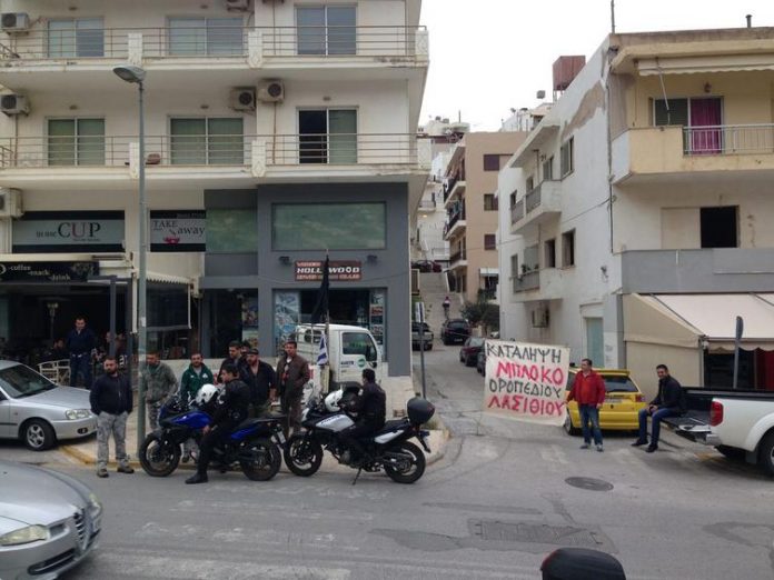 Κατέλαβαν τη ΔΟΥ Αγίου Νικολάου οι αγρότες Κατέλαβαν τη ΔΟΥ Αγίου Νικολάου οι αγρότες