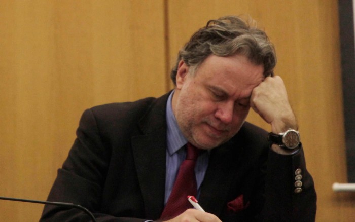metavatiki-periodo-eos-to-2025-gia-tis-eisfores-agroton-vazei-sto-trapezi-o-katrougkalos-14959