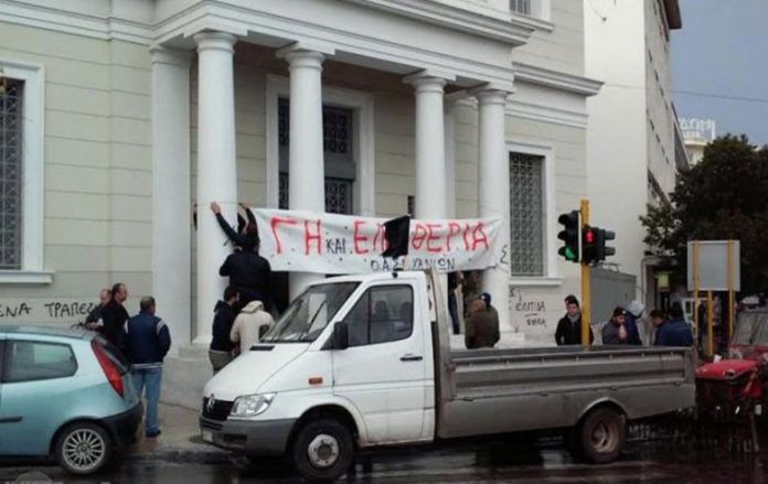 Σφοδρή επίθεση των αγροτών της Κρήτης στον Πολάκη Σφοδρή επίθεση των αγροτών της Κρήτης στον Πολάκη