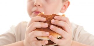 τριπλάσια πιθανότητα να είναι παχύσαρκα τα πιο φτωχά παιδιά