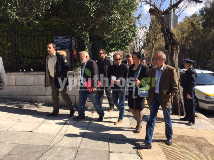 Σύσκεψη των μπλόκων του Μπούτα για κάθοδο στην Αθήνα με αφορμή το ασφαλιστικό Σύσκεψη των μπλόκων του Μπούτα για κάθοδο στην Αθήνα με αφορμή το ασφαλιστικό