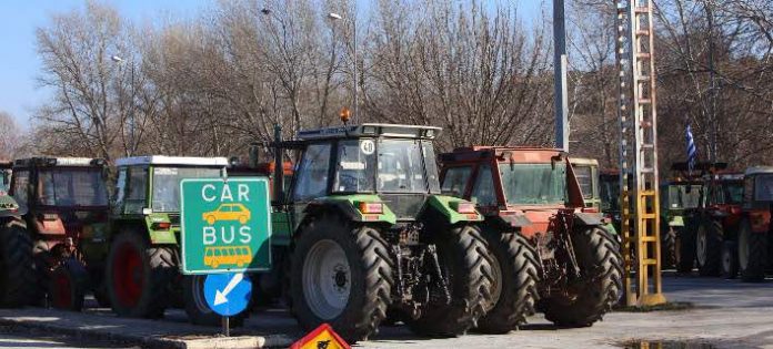 Με δυσκολία διεξάγεται η κυκλοφορία στα τελωνεία του Προμαχώνα και της Εξοχής στα ελληνοβουλγαρικά σύνορα Με δυσκολία διεξάγεται η κυκλοφορία στα τελωνεία του Προμαχώνα και της Εξοχής στα ελληνοβουλγαρικά σύνορα