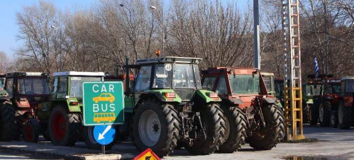 Με δυσκολία διεξάγεται η κυκλοφορία στα τελωνεία του Προμαχώνα και της Εξοχής στα ελληνοβουλγαρικά σύνορα