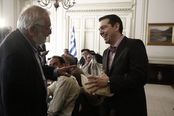 ΣΥΝΑΝΤΗΣΗ ΤΣΙΠΡΑ. Α ΜΕ ΑΝΤΙΠΡΟΣΩΠΕΙΑ ΑΓΡΟΤΩΝ Ο Τσίπρας ... και τα τσίπ'ρα