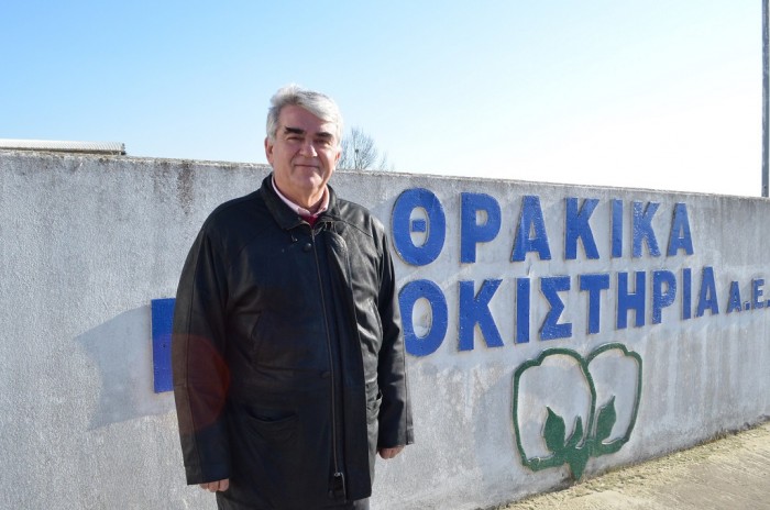 i-kina-paizei-skaki-me-to-vamvaki-20865