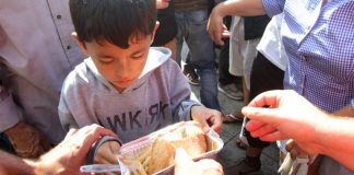 Αντί για εκδηλώσεις, μαγειρεύουν 900 μερίδες φαγητού για τους πρόσφυγες στην Κοζάνη