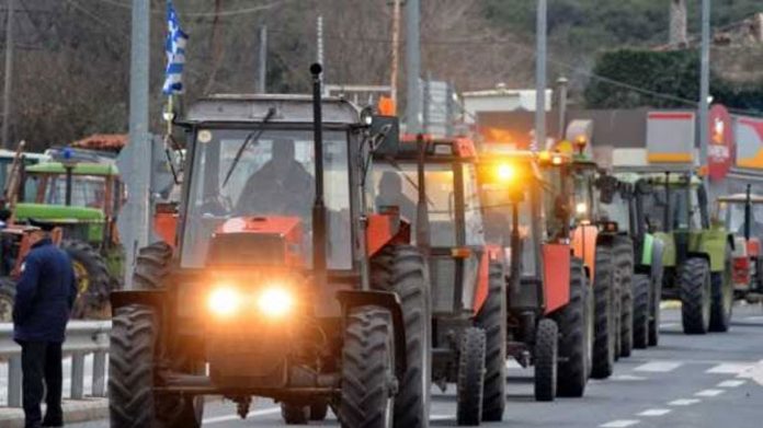 Αποχώρησαν από το τελωνείο της Εξοχής οι αγρότες Αποχώρησαν από το τελωνείο της Εξοχής οι αγρότες